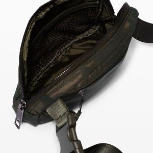 Lululemon Everywhere Belt Bag NWOT